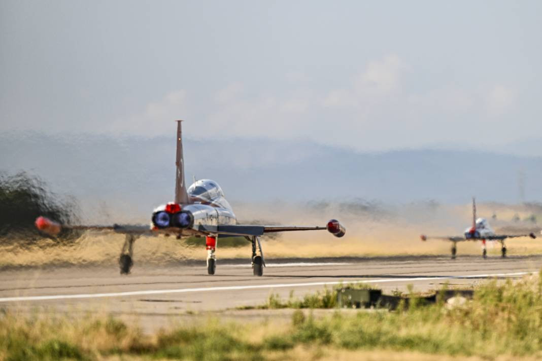 Türk Yıldızları’ndan 30 Ağustos’ta Anıtkabir’de saygı uçuşu - Resim: 37